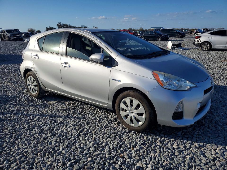 Photo 4 from auction – 2014 TOYOTA PRIUS C with VIN JTDKDTB31E1067049