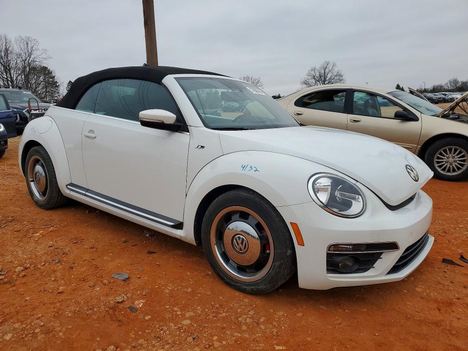 Photo 4 from auction – 2015 VOLKSWAGEN BEETLE with VIN 3VW7T7AT1FM805256