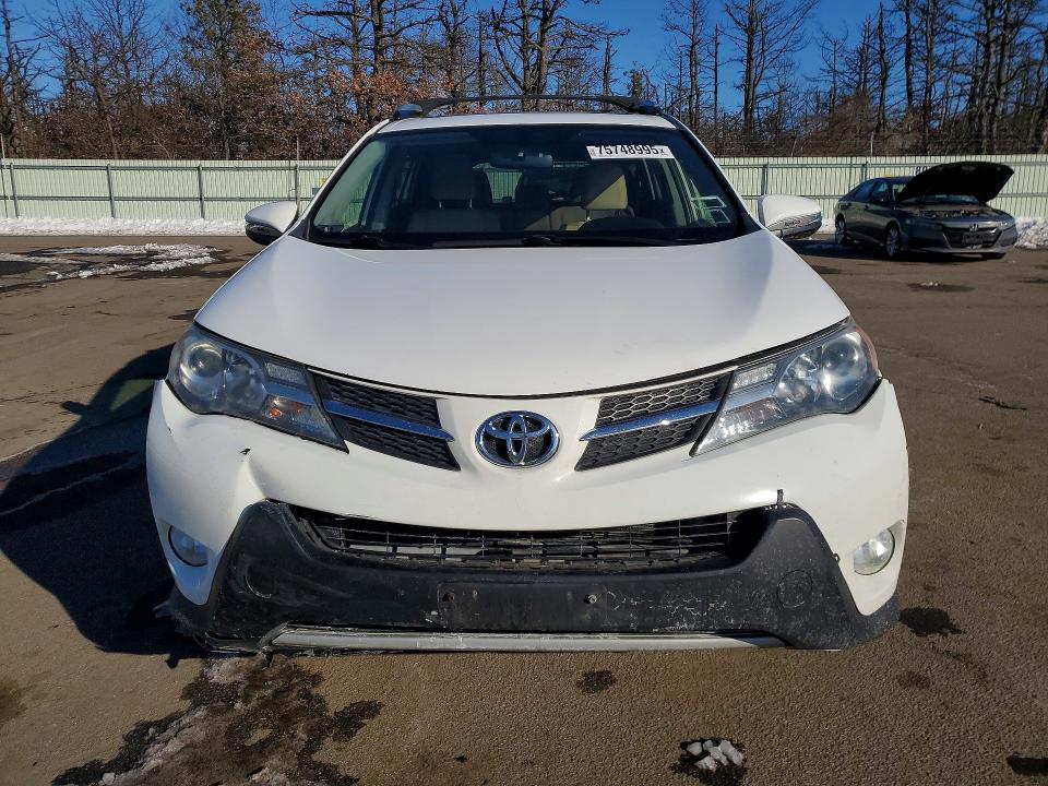 Photo 5 from auction – 2015 TOYOTA RAV4 XLE with VIN JTMRFREV7FJ015774