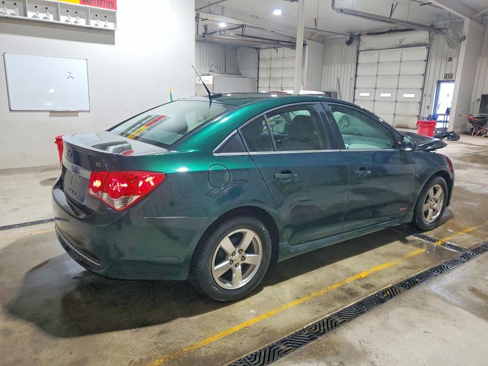 Photo 3 from auction – 2014 CHEVROLET CRUZE with VIN 1G1PC5SB1E7164365