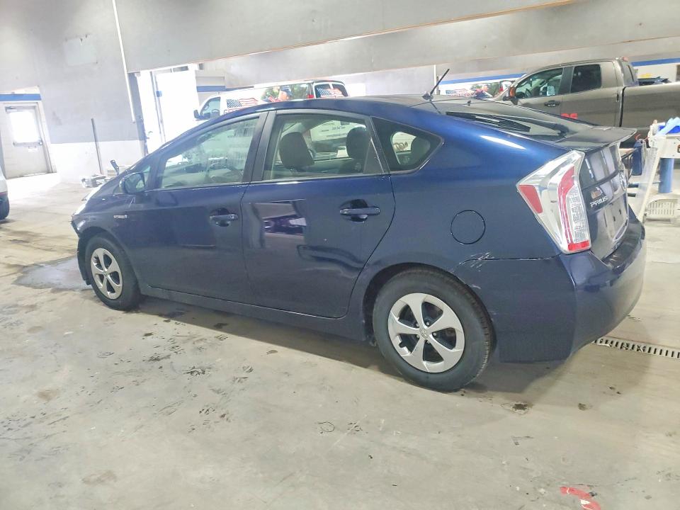 Photo 2 from auction – 2015 TOYOTA PRIUS with VIN JTDKN3DU6F0451077