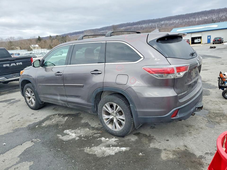 Photo 2 from auction – 2016 TOYOTA HIGHLANDER with VIN 5TDBKRFH8GS254695