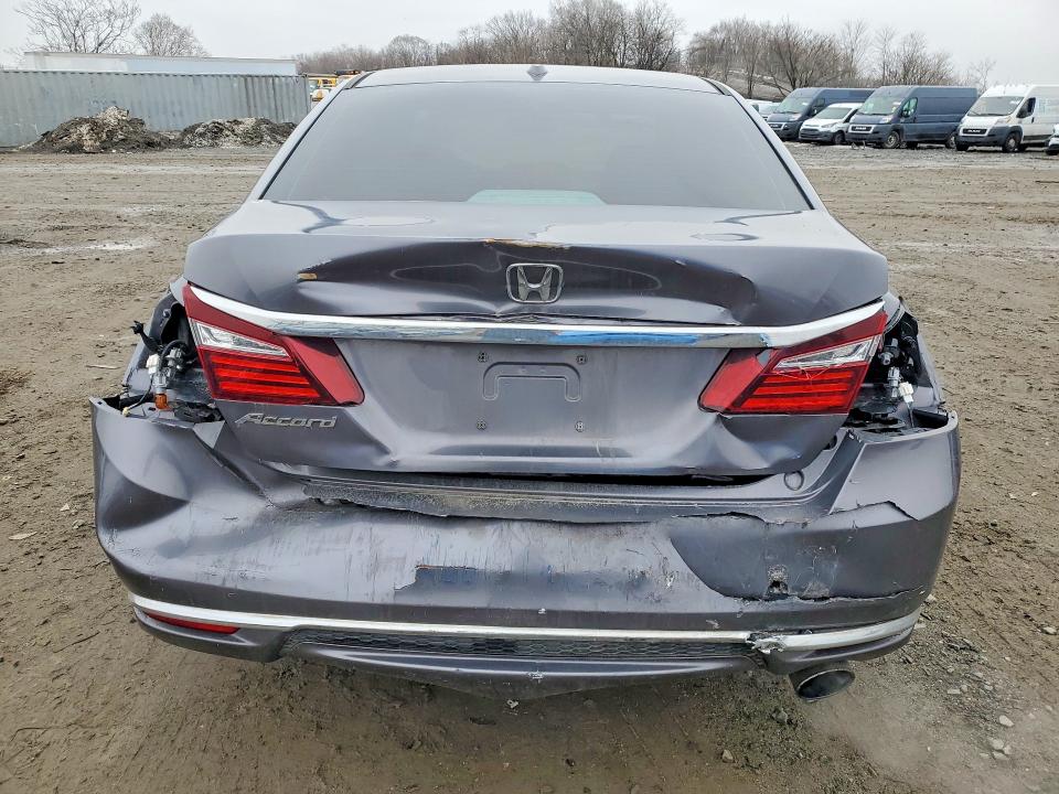 Photo 6 from auction – 2016 HONDA ACCORD with VIN 1HGCR2F84GA082218