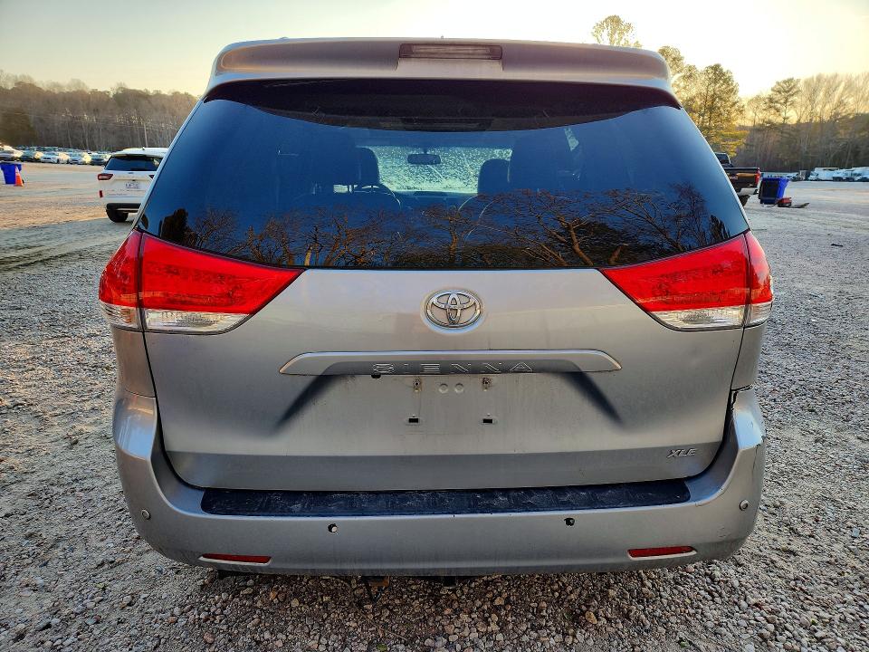 Photo 6 from auction – 2014 TOYOTA SIENNA XLE with VIN 5TDYK3DC0ES518682