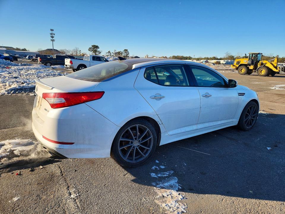 Photo 3 from auction – 2011 KIA OPTIMA SX with VIN KNAGR4A6XB5155575