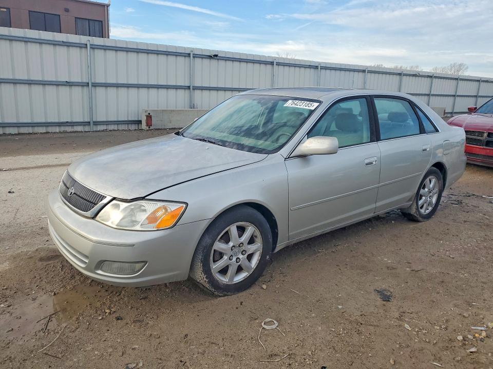 TOYOTA AVALON 2002 with VIN 4T1BF28BX2U215417 - Photo from auction