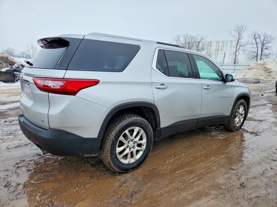 Photo 3 from auction – 2018 CHEVROLET TRAVERSE L with VIN 1GNEVGKW2JJ176357