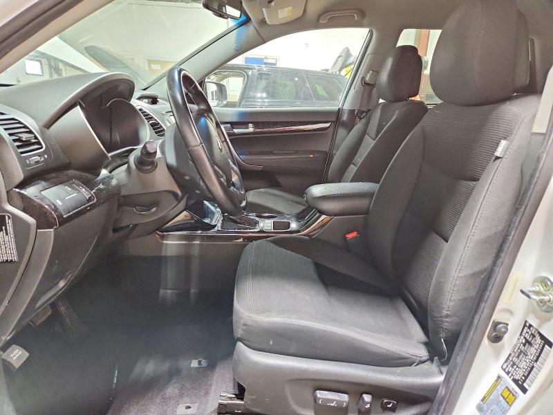 Photo 7 from auction – 2015 KIA SORENTO LX with VIN 5XYKTDA78FG583665