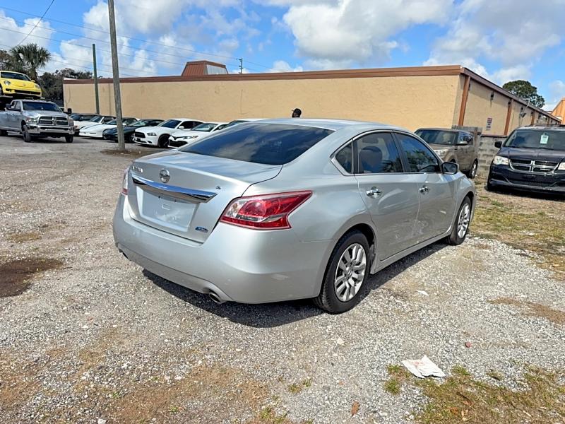 Photo 4 from auction – 2013 NISSAN ALTIMA 2.5 with VIN 1N4AL3AP1DC225157