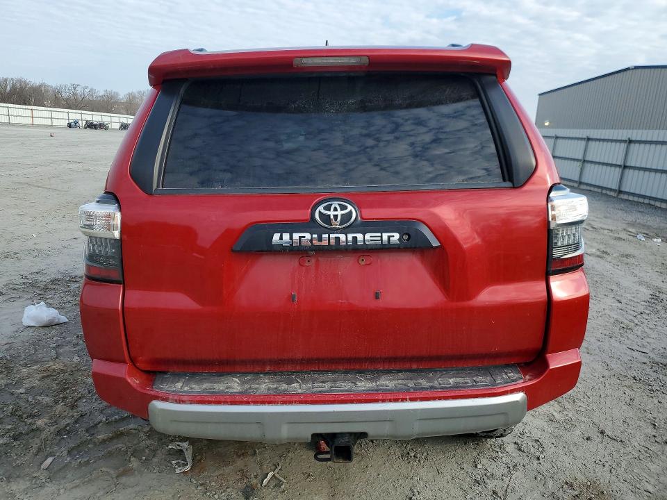 Photo 6 from auction – 2020 TOYOTA 4RUNNER with VIN JTEBU5JRXL5790384