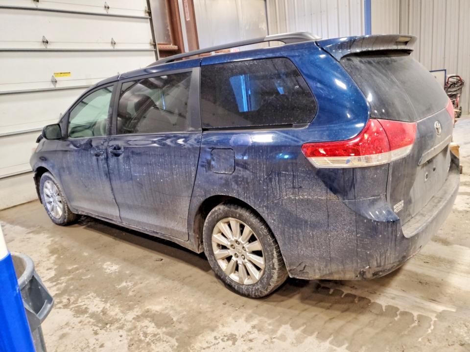 Photo 2 from auction – 2012 TOYOTA SIENNA XLE with VIN 5TDDK3DC1CS040641