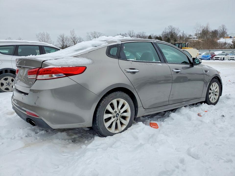 Zdjęcie 3 z aukcji – 2016 KIA OPTIMA EX z VIN 5XXGU4L38GG041758