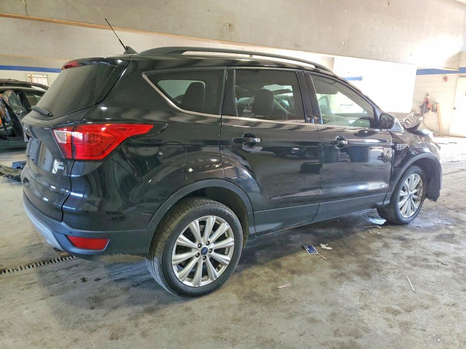 Photo 3 from auction – 2019 FORD ESCAPE with VIN 1FMCU9HD8KUA23224