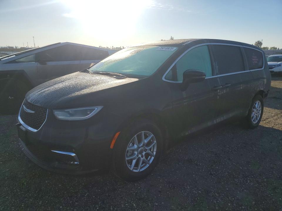 CHRYSLER PACIFICA 2023 with VIN 2C4RC1BGXPR571817 - Photo from auction