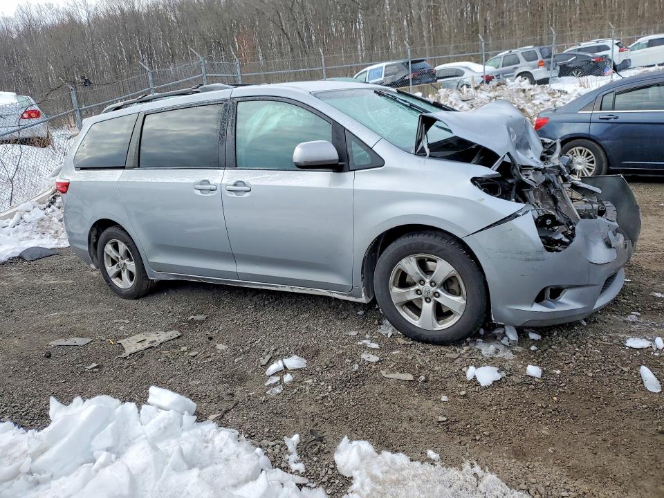 Photo 4 from auction – 2015 TOYOTA SIENNA with VIN 5TDKK3DC6FS673163