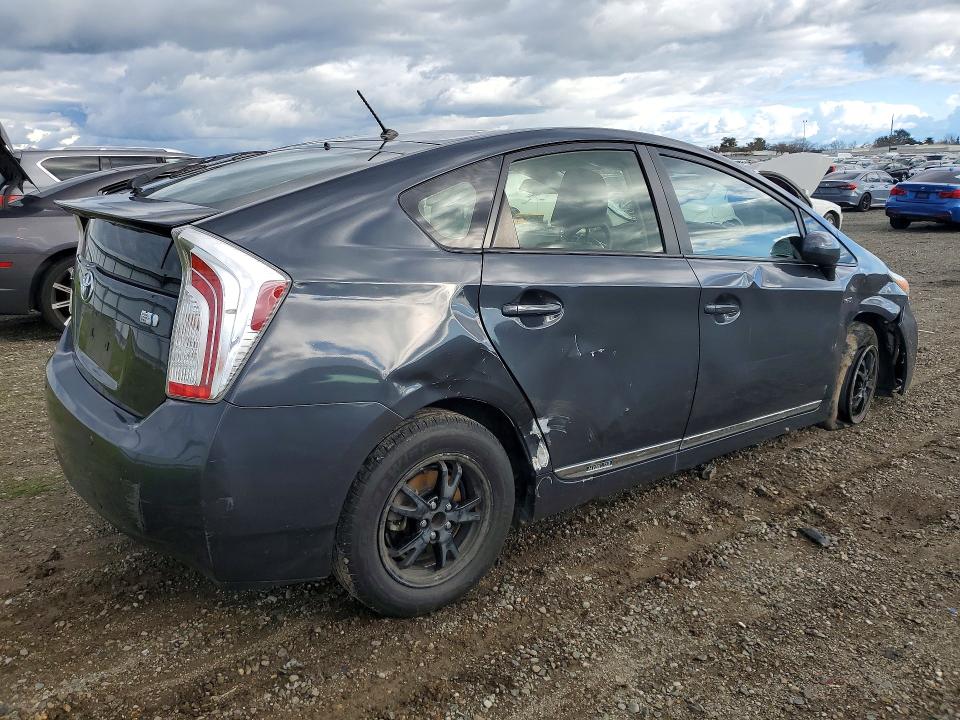 Photo 3 from auction – 2015 TOYOTA PRIUS with VIN JTDKN3DU5F1996956