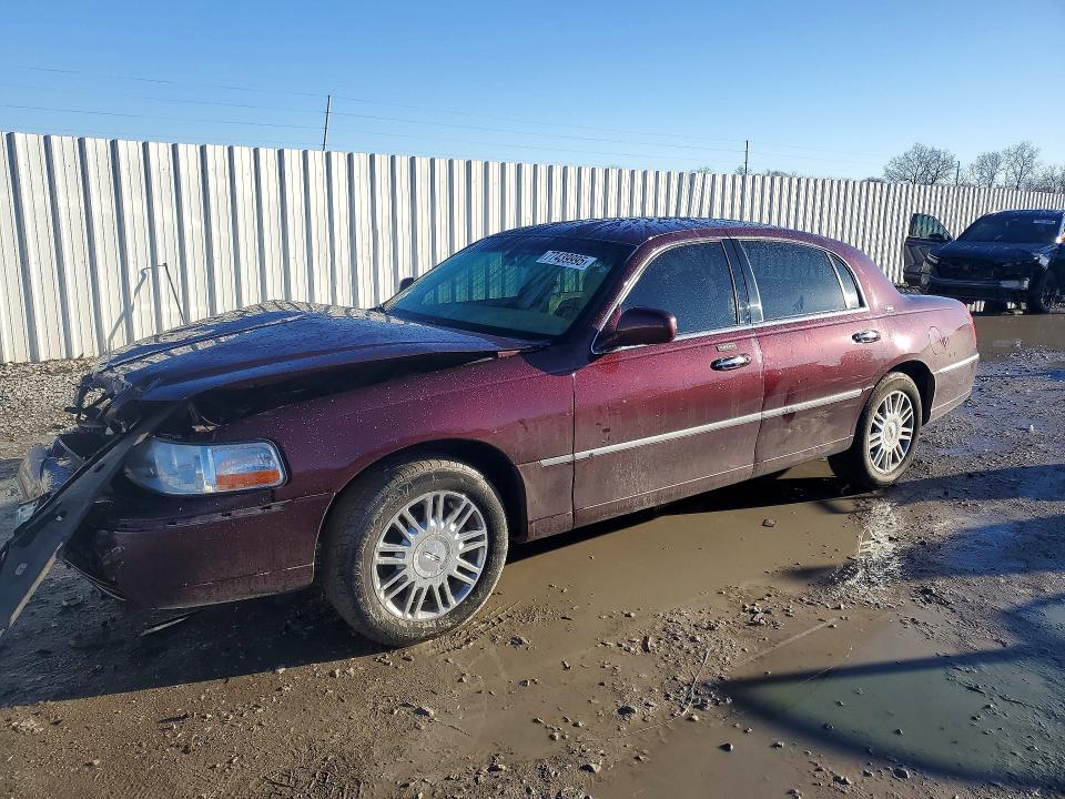 LINCOLN TOWN CAR 2009 with VIN 2LNHM82V19X607758 - Photo from auction