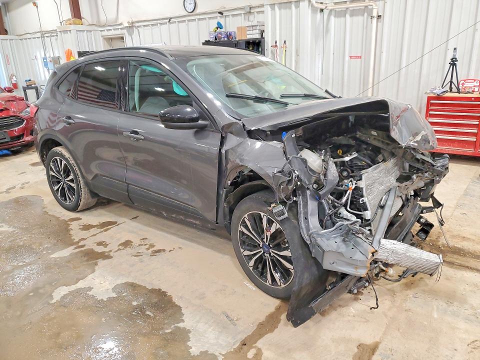 Photo 4 from auction – 2022 FORD ESCAPE with VIN 1FMCU9H98NUB66447