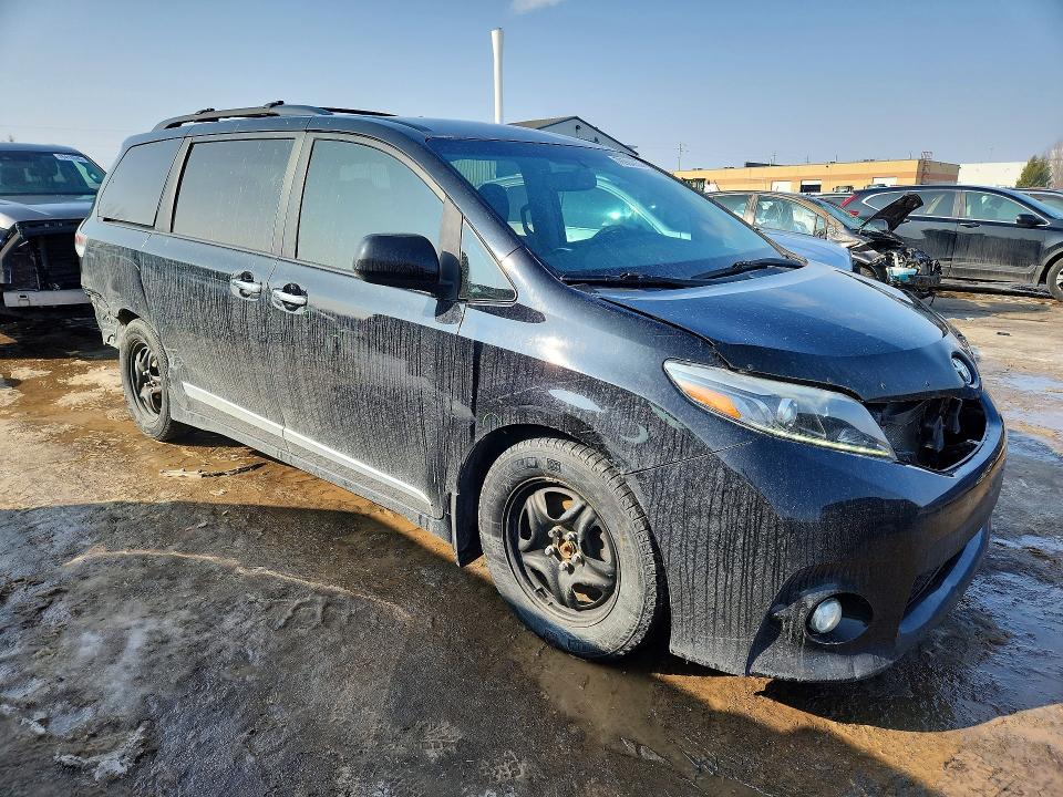 Photo 4 from auction – 2017 TOYOTA SIENNA with VIN 5TDXZ3DC8HS793163