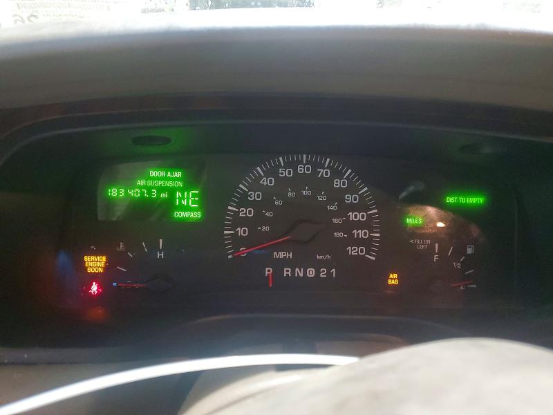 Photo 9 from auction – 2000 LINCOLN TOWN CAR with VIN 1LNHM82W3YY941071