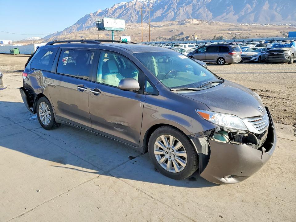 Photo 4 from auction – 2012 TOYOTA SIENNA XLE with VIN 5TDYK3DC7CS211023