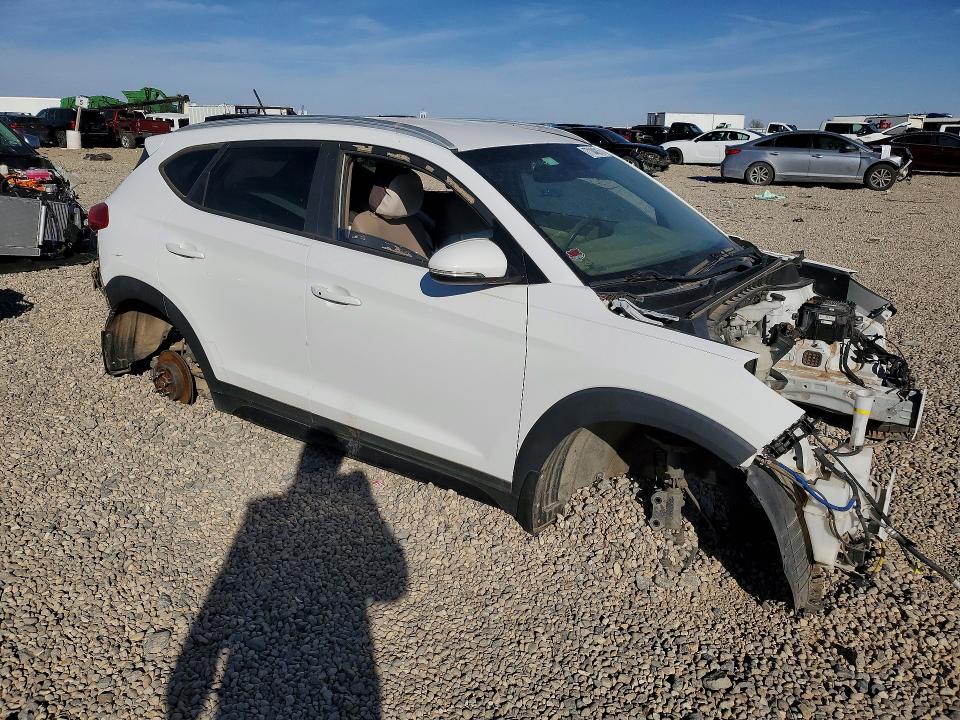 Photo 4 from auction – 2016 HYUNDAI TUCSON with VIN KM8J33A24GU160975