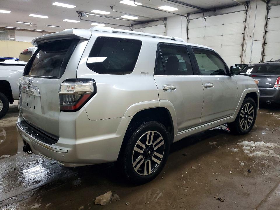 Photo 3 from auction – 2014 TOYOTA 4RUNNER SR with VIN JTEBU5JR3E5195766