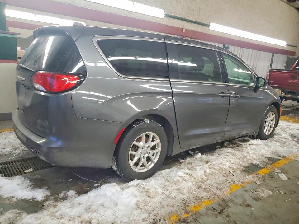 Photo 3 from auction – 2017 CHRYSLER PACIFICA L with VIN 2C4RC1CG1HR817153