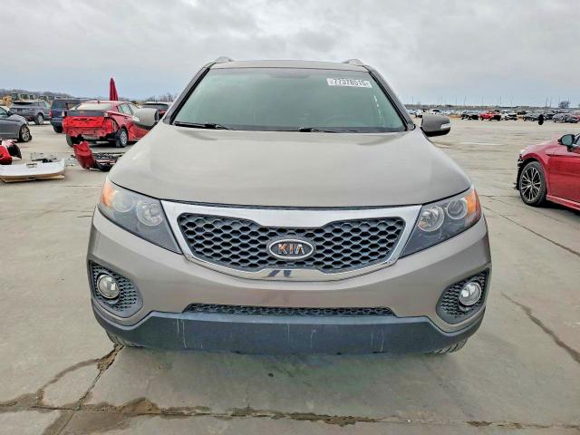 Photo 5 from auction – 2013 KIA SORENTO with VIN 5XYKT4A68DG384636