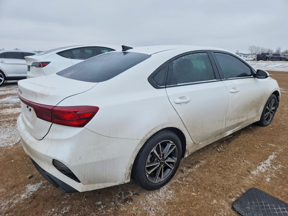 Photo 3 from auction – 2022 KIA FORTE with VIN 3KPF24AD1NE487902