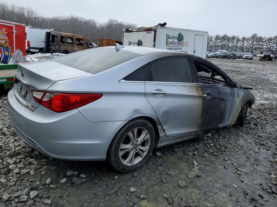 Photo 3 from auction – 2011 HYUNDAI SONATA with VIN 5NPEC4AC8BH237581