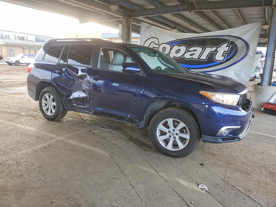 Photo 4 from auction – 2013 TOYOTA HIGHLANDER with VIN 5TDBK3EH2DS204224