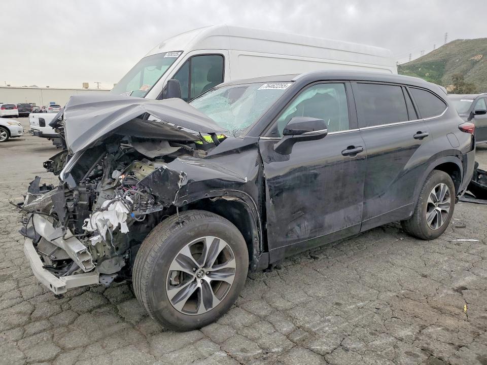 TOYOTA HIGHLANDER 2024 with VIN 5TDKDRAH6RS535608 - Photo from auction