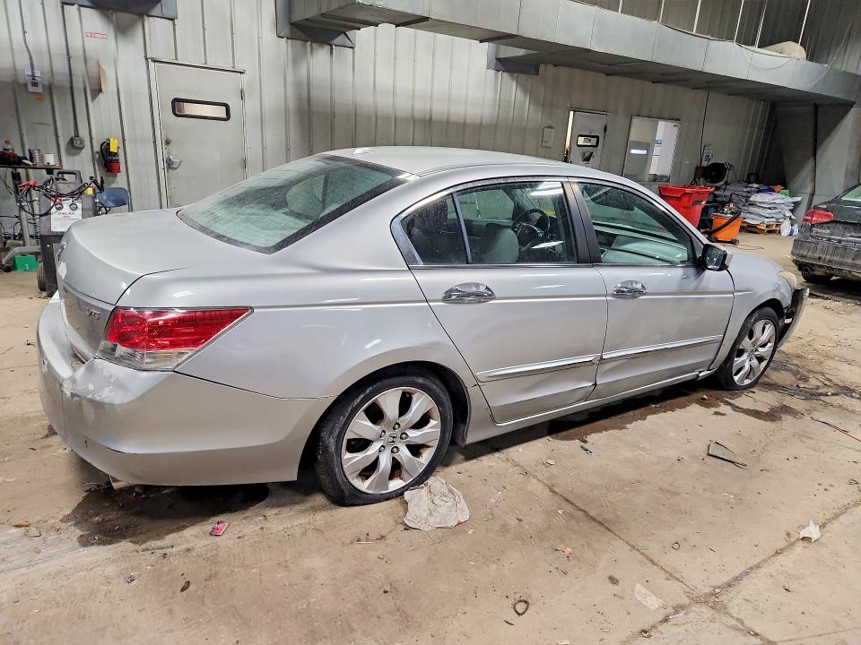 Photo 3 from auction – 2010 HONDA ACCORD EXL with VIN 1HGCP3F81AA017927