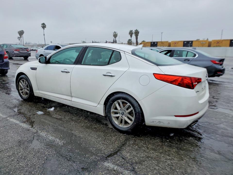 Photo 2 from auction – 2011 KIA OPTIMA with VIN KNAGM4A7XB5135351