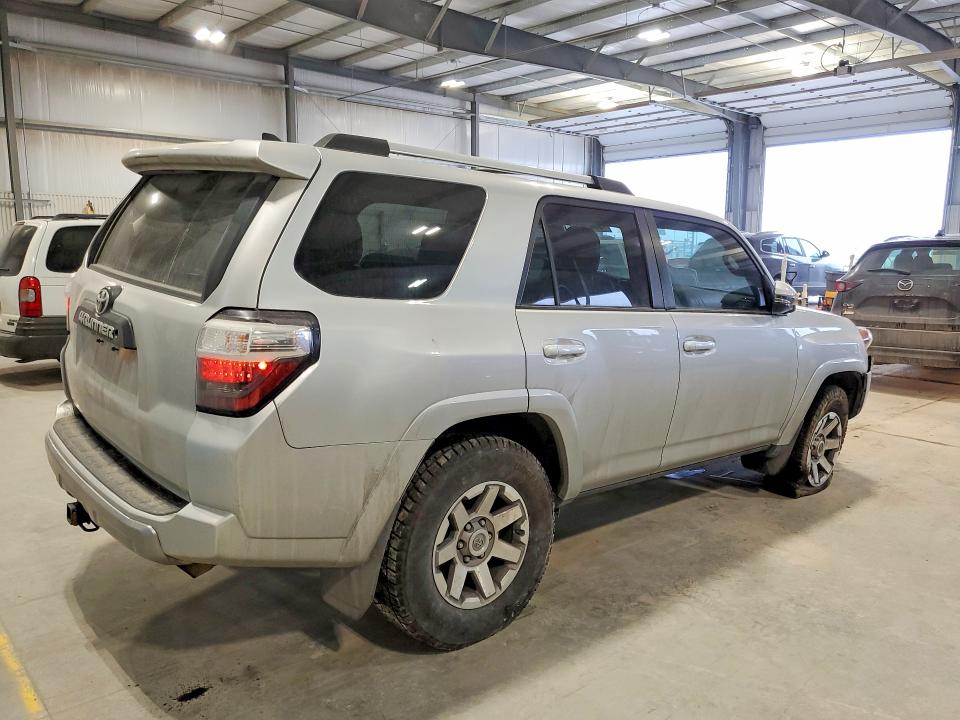 Photo 3 from auction – 2016 TOYOTA 4RUNNER SR with VIN JTEBU5JRXG5309555