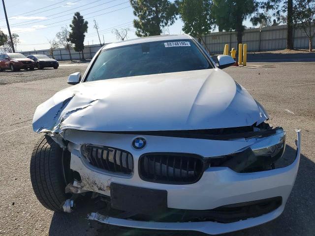 Photo 5 from auction – 2017 BMW 320 with VIN WBA8E1G31HNU18511