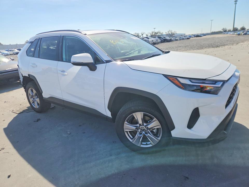 Photo 4 from auction – 2022 TOYOTA RAV4 with VIN 2T3W1RFVXNW195087