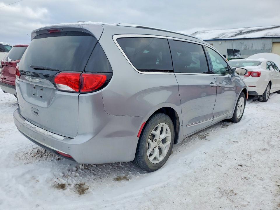 Photo 3 from auction – 2017 CHRYSLER PACIFICA T with VIN 2C4RC1EGXHR832781