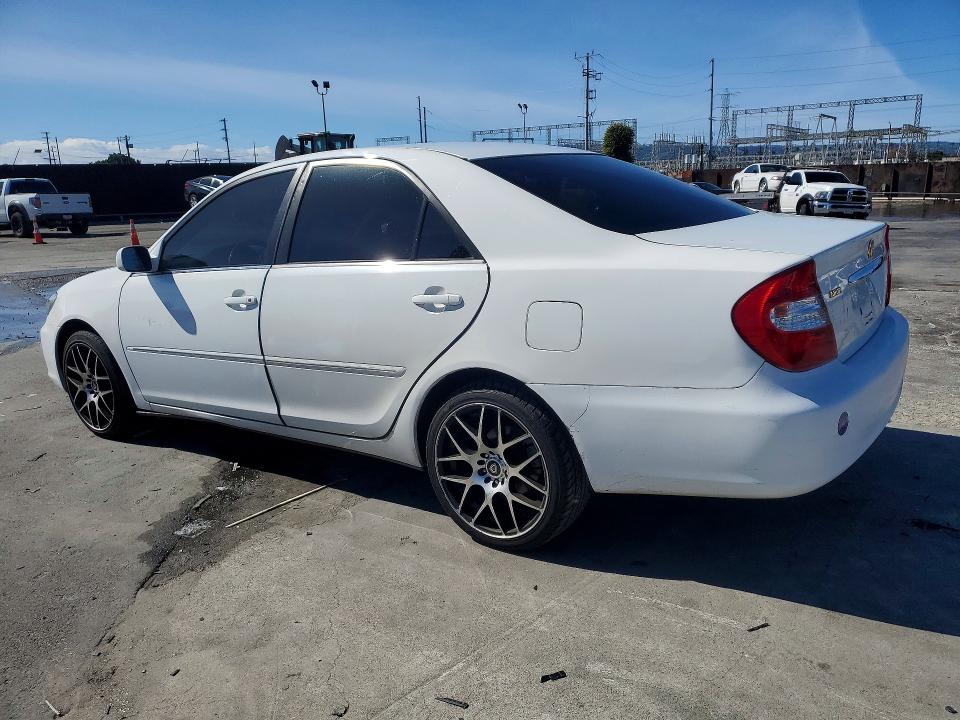Photo 2 from auction – 2004 TOYOTA CAMRY with VIN 4T1BF32K34U070397