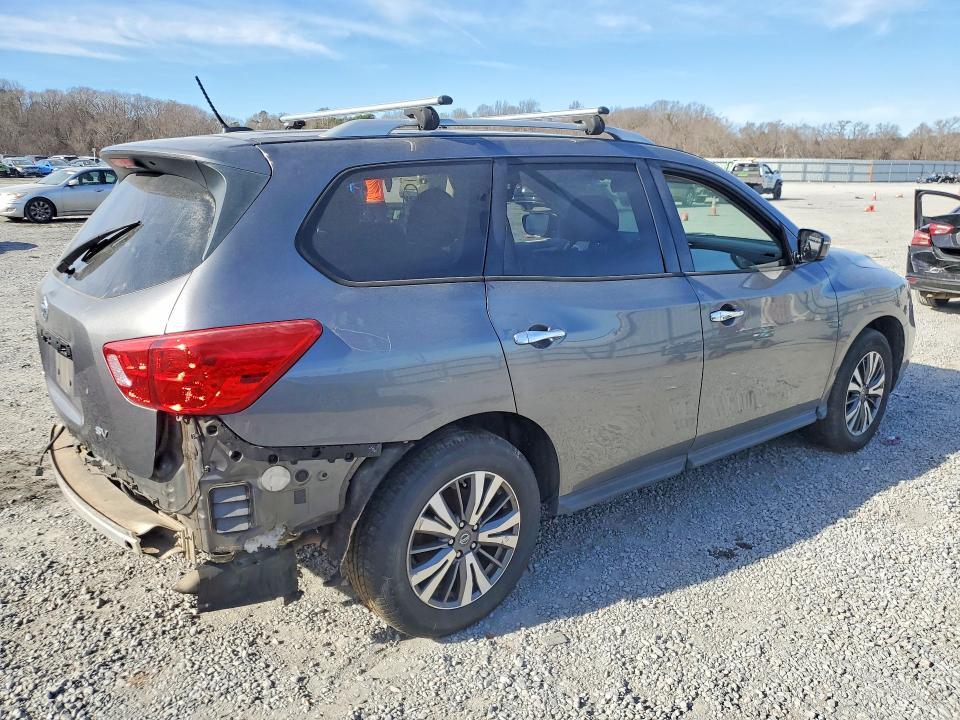 Photo 3 from auction – 2017 NISSAN PATHFINDER with VIN 5N1DR2MN0HC677676