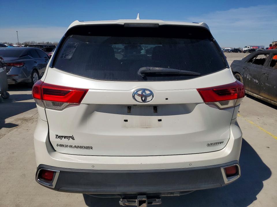 Photo 6 from auction – 2017 TOYOTA HIGHLANDER with VIN 5TDYZRFH0HS214988