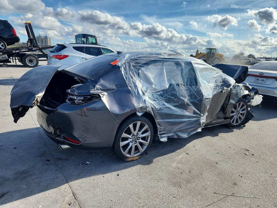 Photo 3 from auction – 2019 MAZDA 3 with VIN 3MZBPADL5KM105984