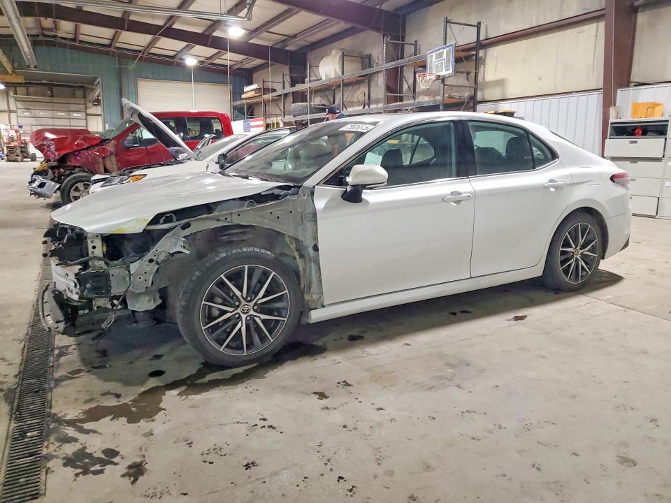 TOYOTA CAMRY 2022 with VIN 4T1F31AK8NU574056 - Photo from auction