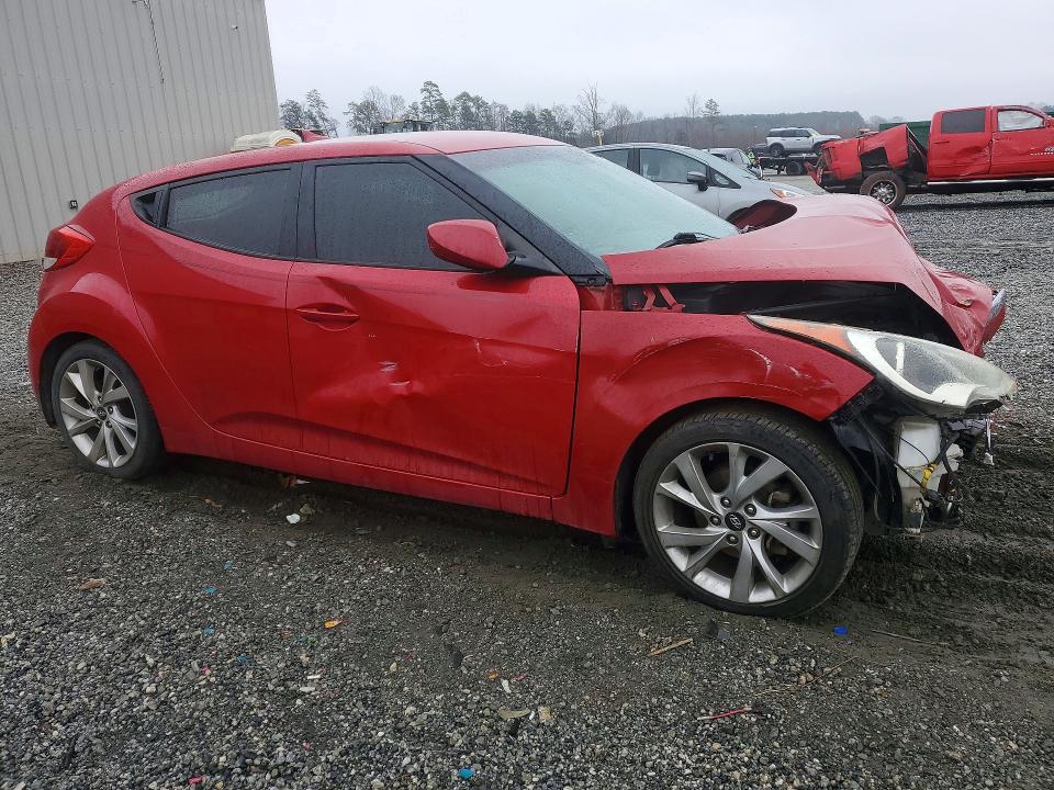 Foto 4 de la subasta – 2016 HYUNDAI VELOSTER con VIN KMHTC6AD1GU251102