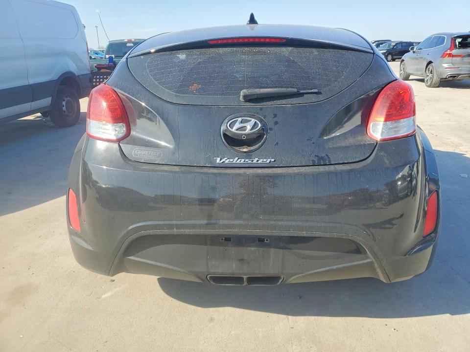 Photo 6 from auction – 2017 HYUNDAI VELOSTER with VIN KMHTC6AD9HU322869