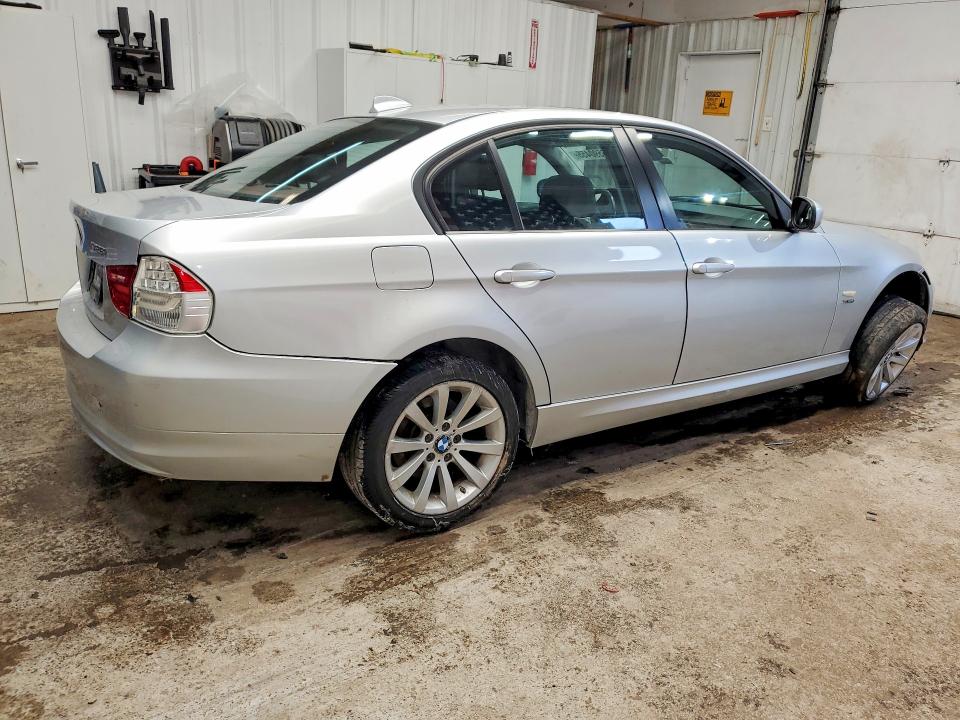 Photo 3 from auction – 2011 BMW 328 XI with VIN WBAPK7G56BNN70882