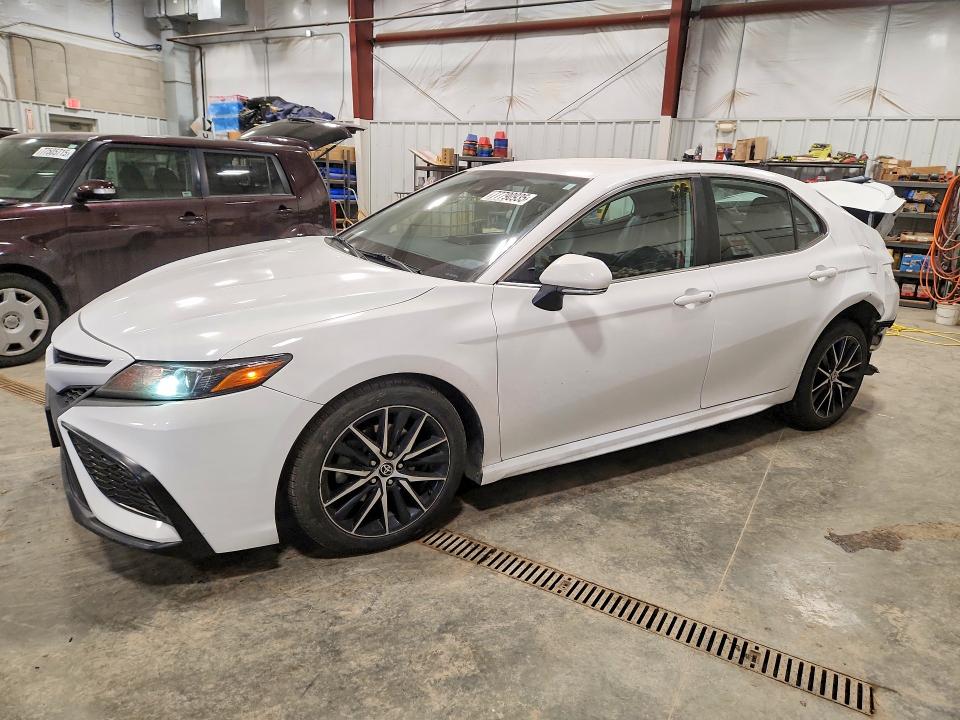 Photo 1 from auction – 2022 TOYOTA CAMRY SE with VIN 4T1G11AK2NU640000