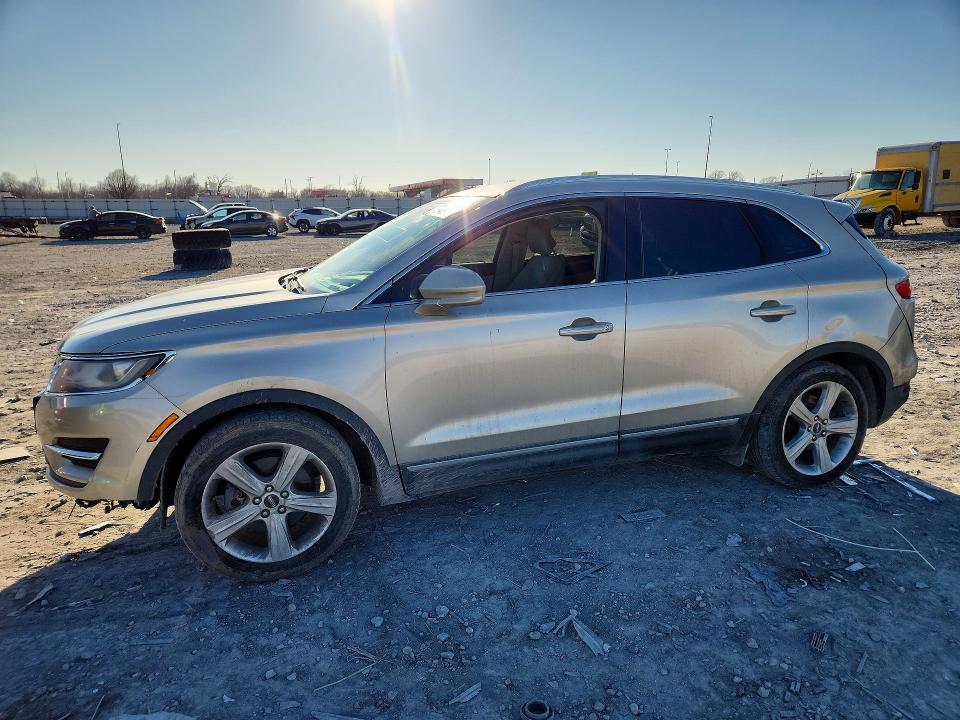 LINCOLN MKC 2017 with VIN 5LMCJ1C96HUL32922 - Photo from auction