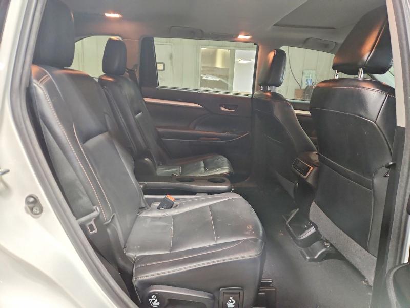 Photo 11 from auction – 2017 TOYOTA HIGHLANDER with VIN 5TDJZRFHXHS457144